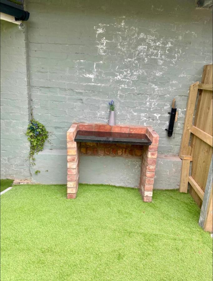Poppy'S Place Llandudno Junction Exteriör bild
