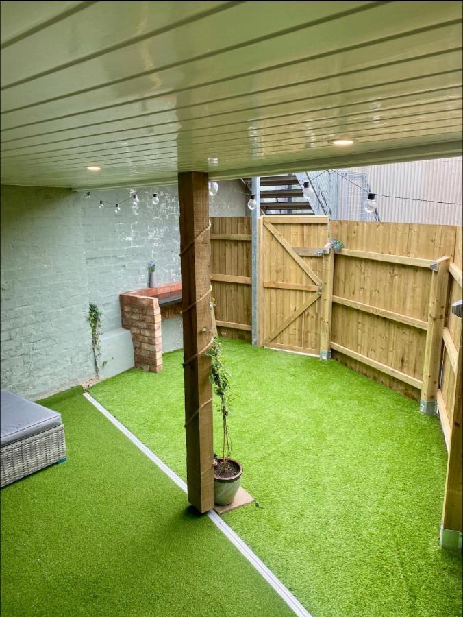 Poppy'S Place Llandudno Junction Exteriör bild