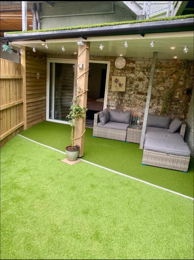 Poppy'S Place Llandudno Junction Exteriör bild