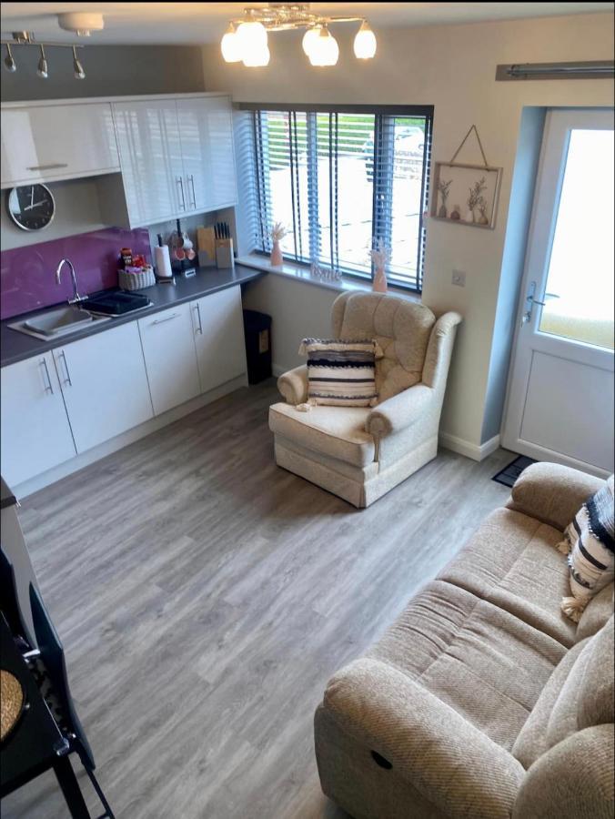 Poppy'S Place Llandudno Junction Exteriör bild