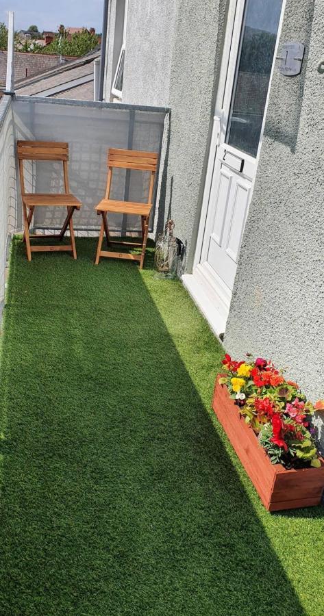 Poppy'S Place Llandudno Junction Exteriör bild